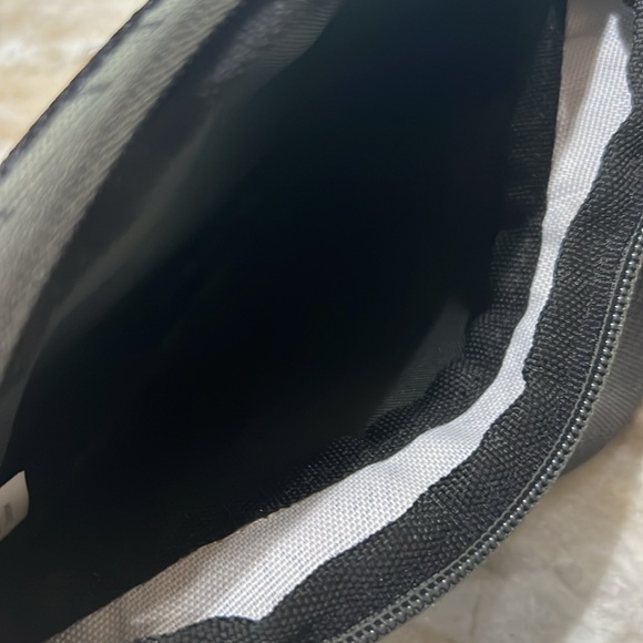 KAVU bag spectator.  New worn less than 5x - Picture 4 of 11